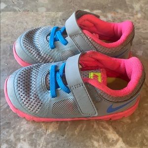 Toddler size 6 Nike shoes